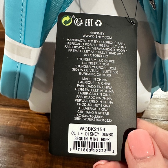 Loungefly Exclusive Disney Dumbo Sequin Backpack NWT Blue - Picture 15 of 15